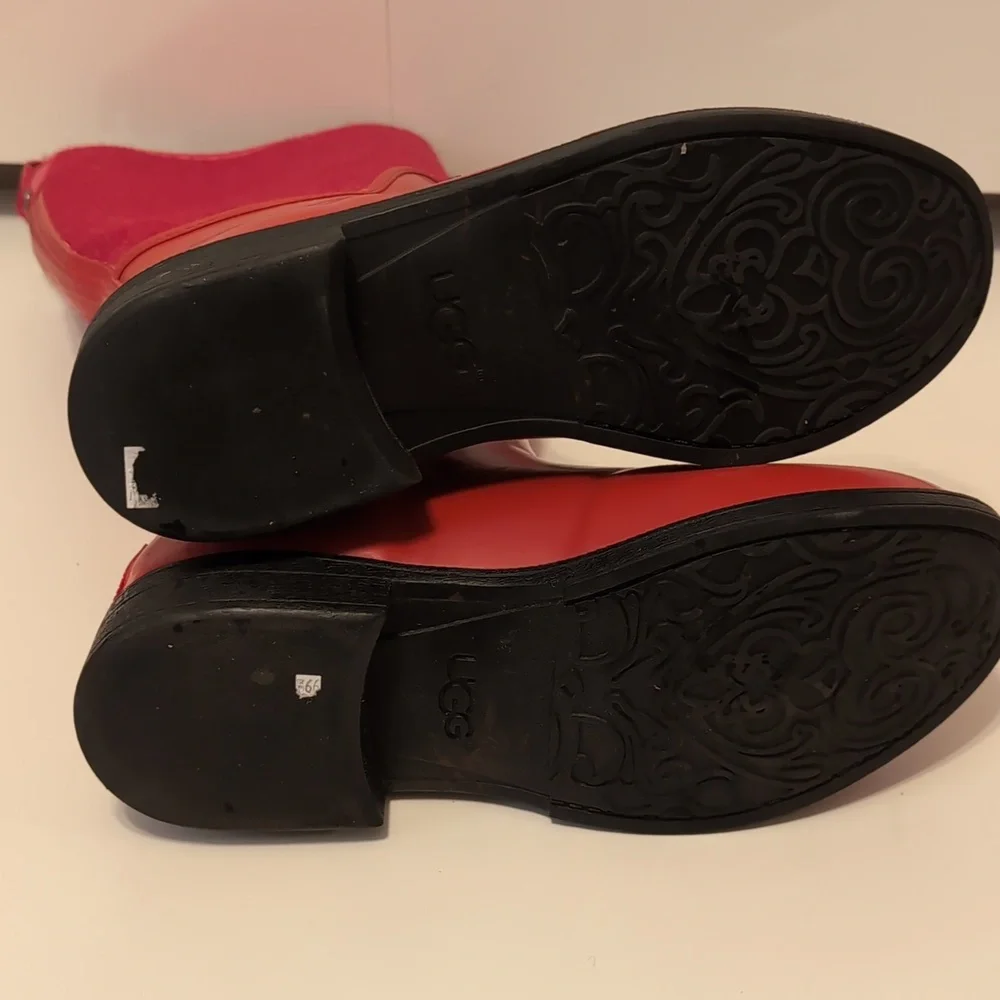 UGG Australia Wendell Reignfall Red on Red Lined Women’s US 7